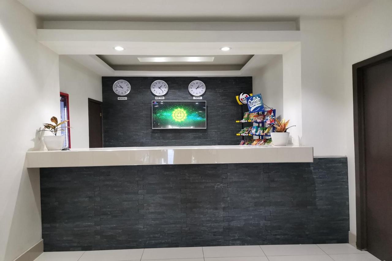 Capital O Hotel Plaza, 墨西卡利 外观 照片